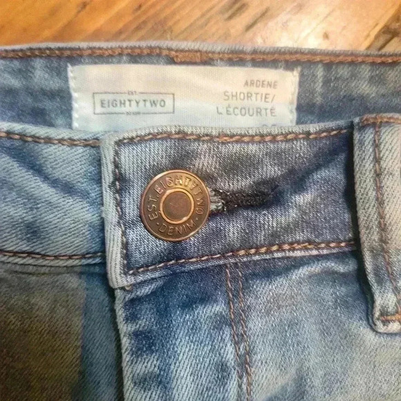 Womens Shorts - Picture 3 of 6